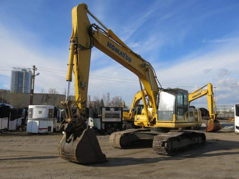 Комацу 220 экскаватор