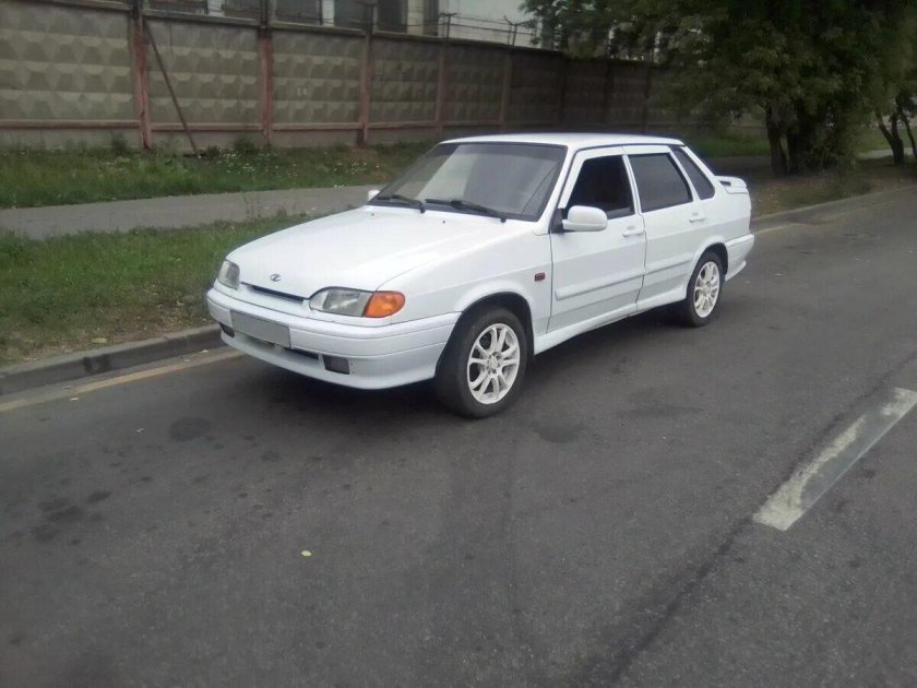 ВАЗ 2115 седан белый