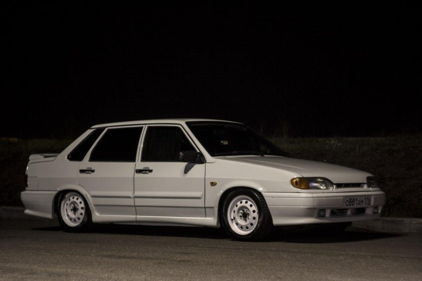 ВАЗ 2115 опер белая