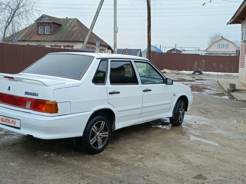 Белая ваз 2115