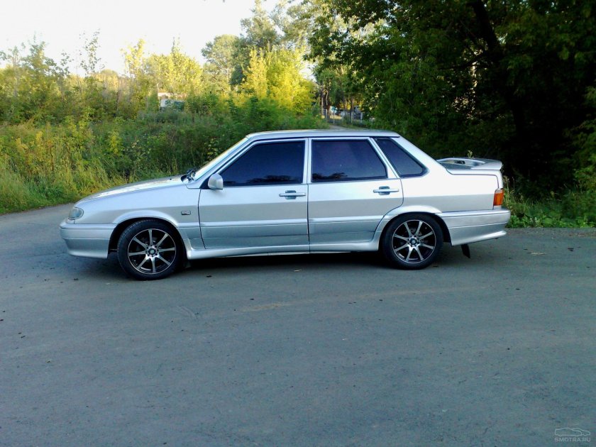 ВАЗ 2115 серебристая на литье