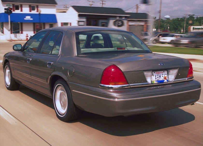 Ford Crown Victoria 2001