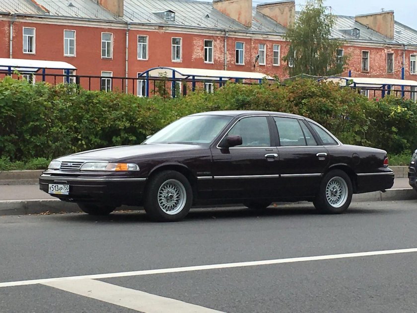 Форд Краун Виктория