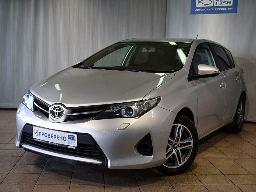 Toyota аурис 2013