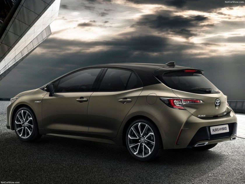 Тойота аурис новая