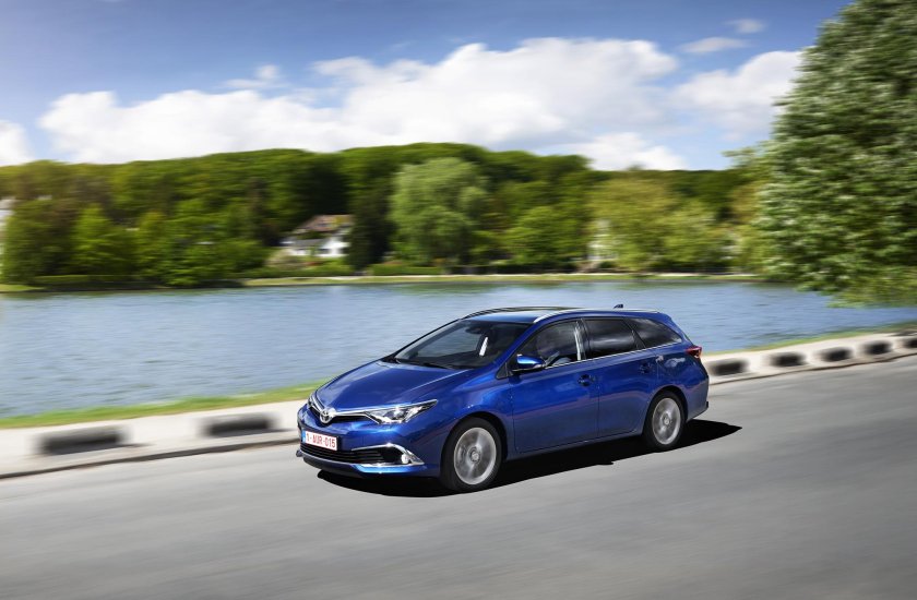 Тойота аурис купе