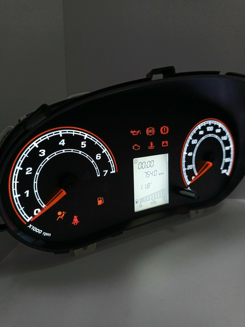 Верхняя накладка панели приборов Лада Приора 2