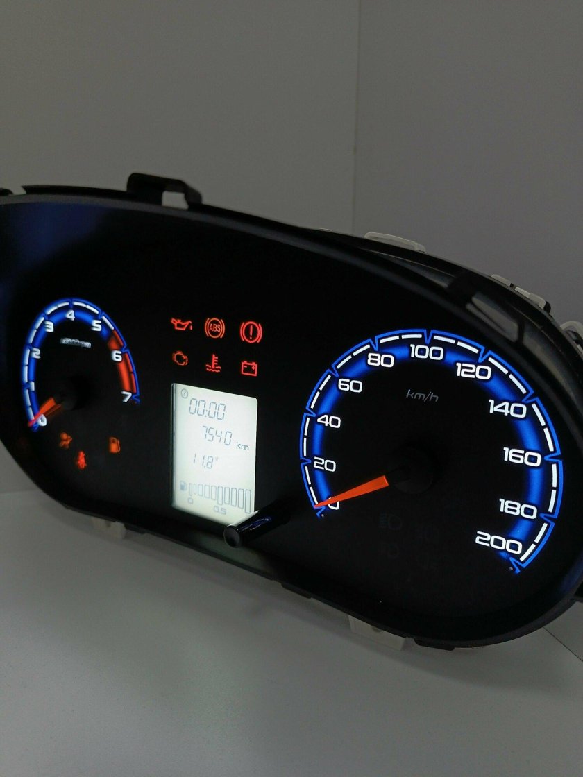 Накладка на приборную панель Лада Гранта