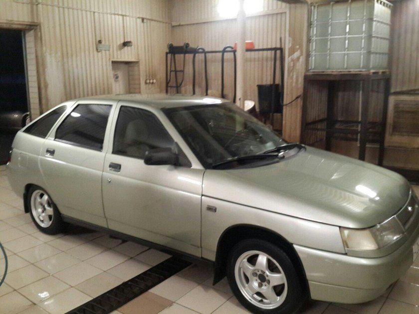 ВАЗ 2112 молочно-белый серебристый