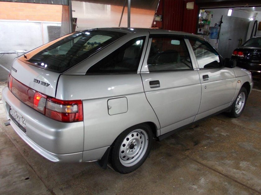 ВАЗ 2112 серебристая Сток