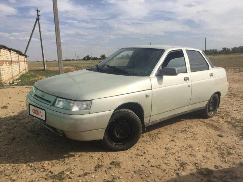 ВАЗ 2112 молочно-белый серебристый