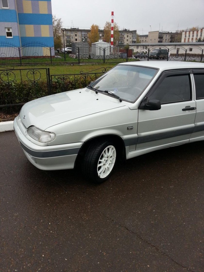 ВАЗ 2115 молочно-белый серебристый