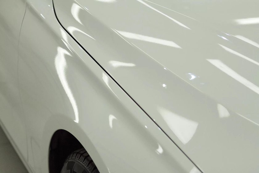 Бело серебристый цвет авто