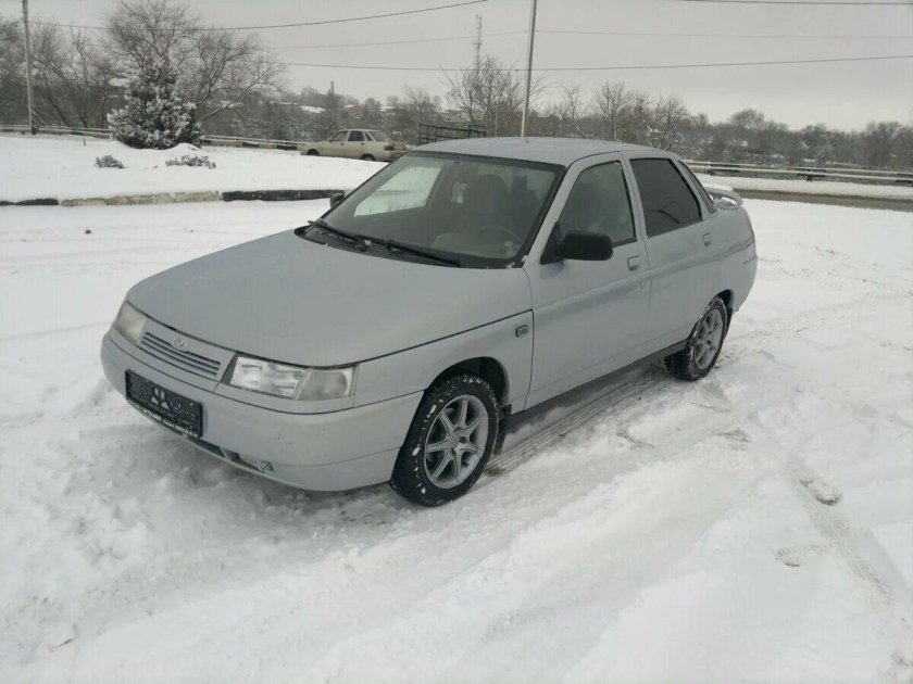 ВАЗ 2110 седан серебристый механика