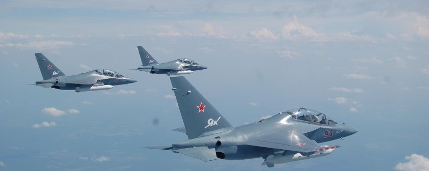 Самолет як 130