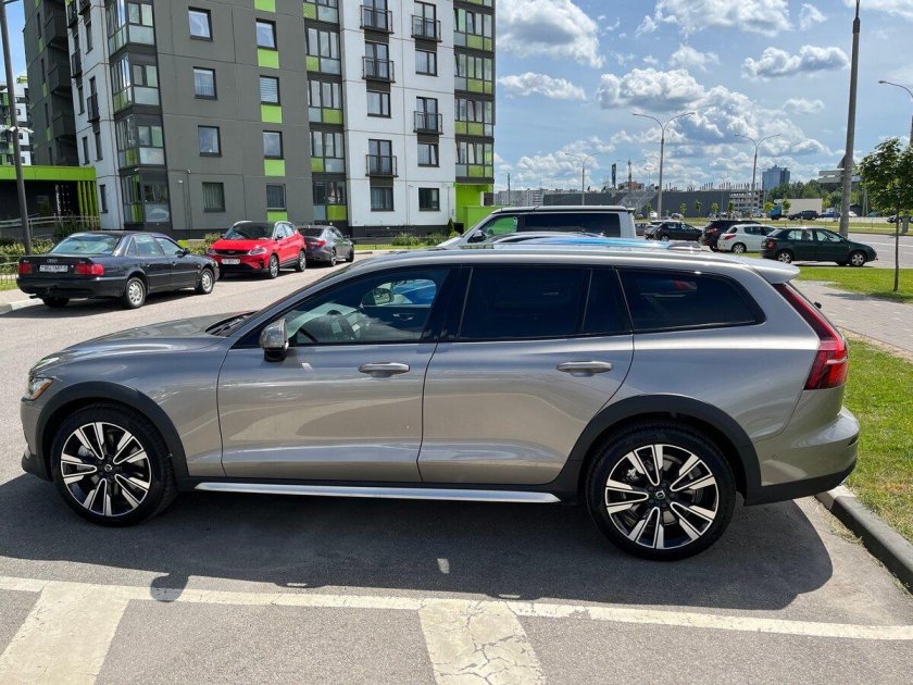 V60 Cross Country 2021