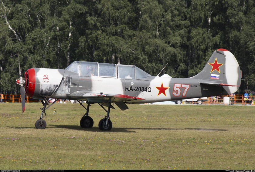 Як 52 Yakovlev aircraft