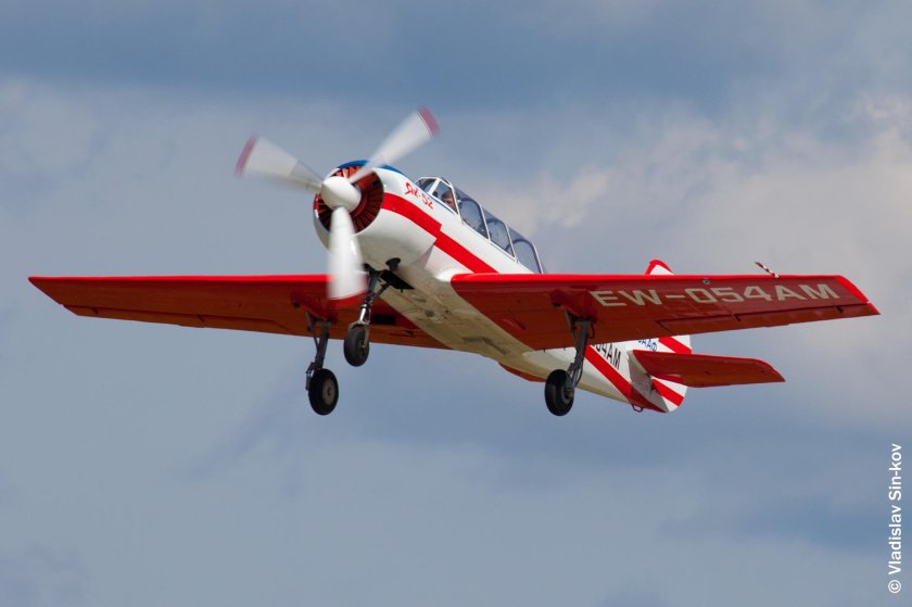 Спортивный самолет як 52