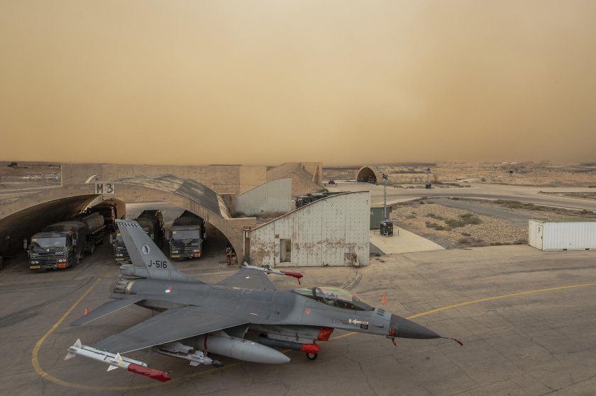 Авиабаза аль-удейд