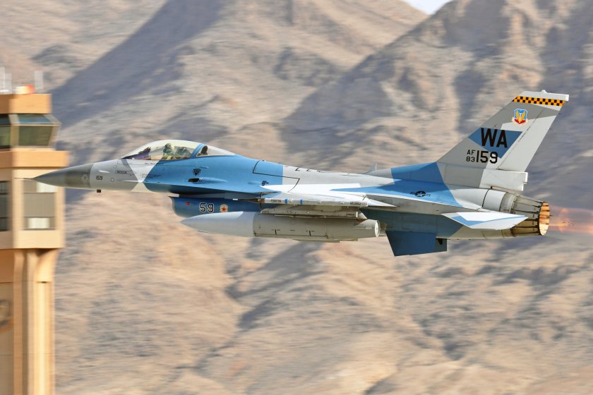 Штурмовик f-16