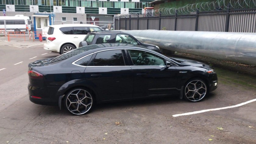 Черный Форд Мондео 4 на 17 дисках