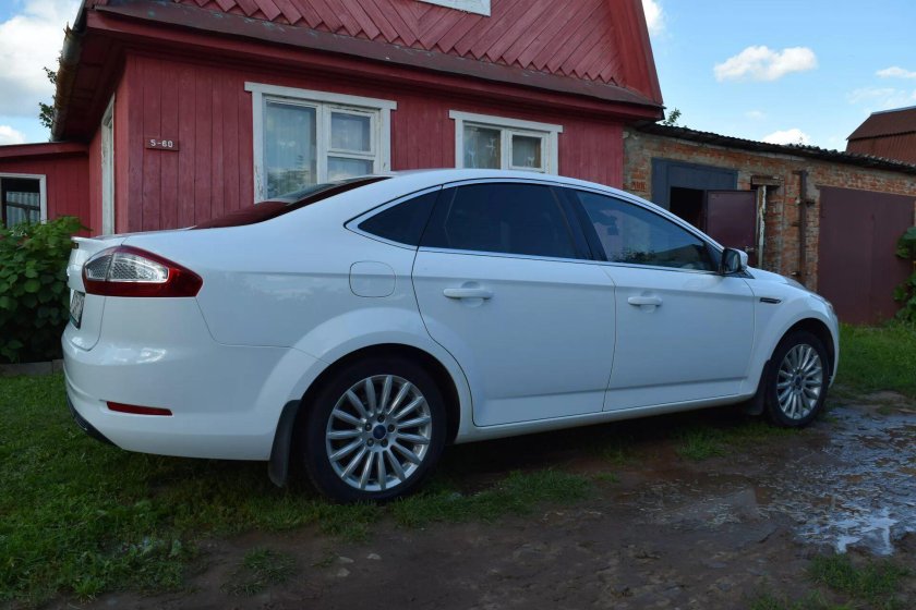 Ford Mondeo r17 белый