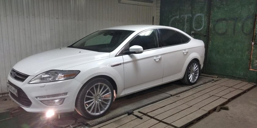 Ford Mondeo r17 белый