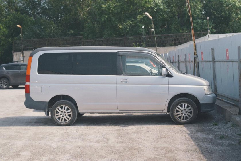 Mitsubishi Stepwgn 2 поколение