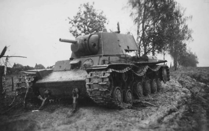 Танк кв-1 в Москве 1941