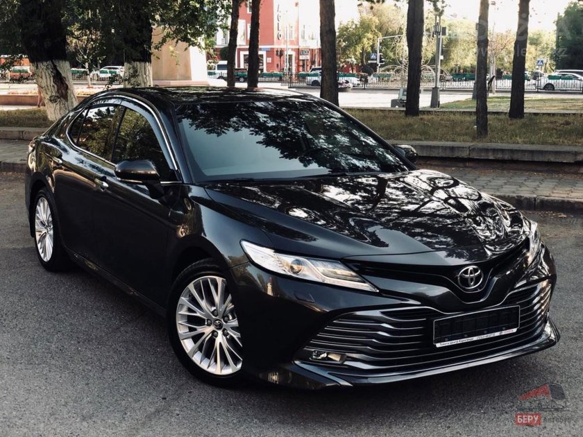 Тойота Камри 70 черная