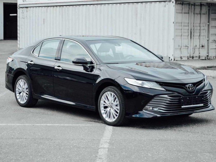 Toyota Camry xv70 черная