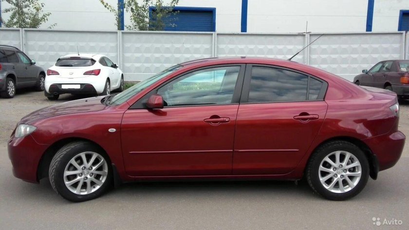 Мазда 3 2008 седан красная
