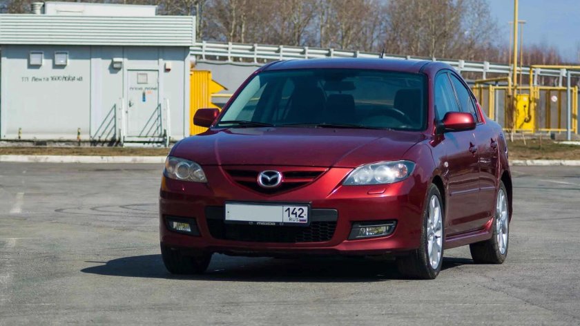Mazda 3 бордовая седан