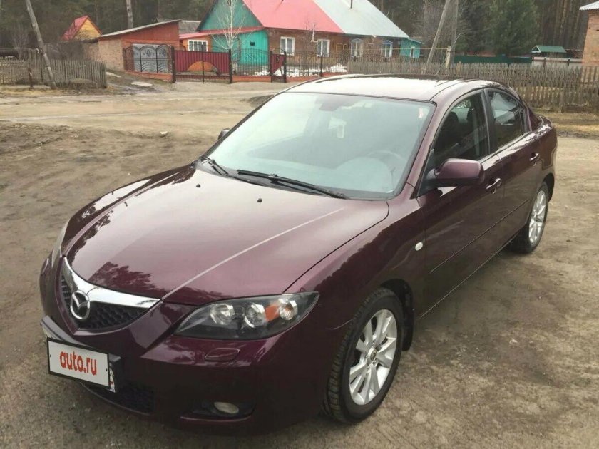Мазда 3 Вишневая
