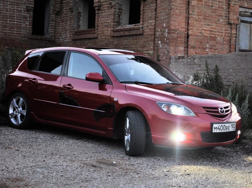 Mazda 3 бордовая