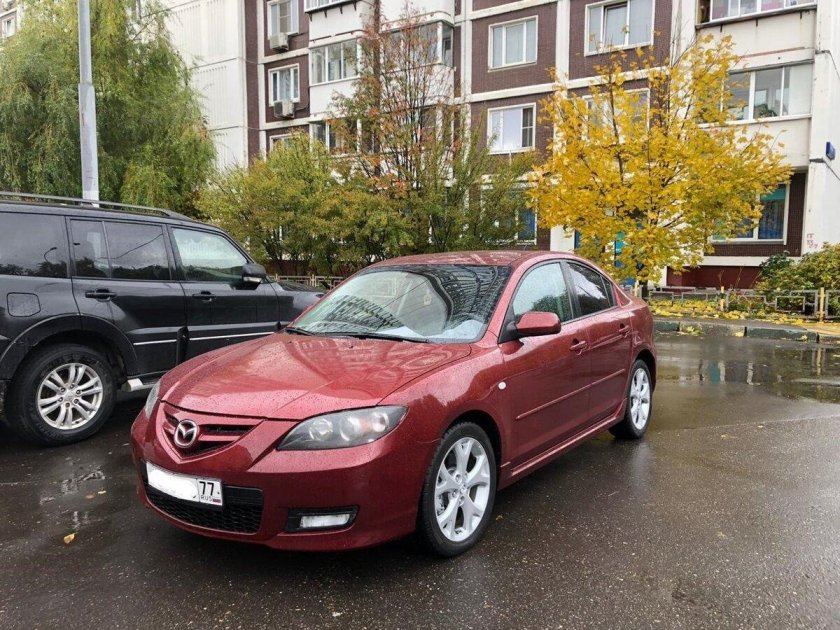 Мазда 3 2008 седан красная