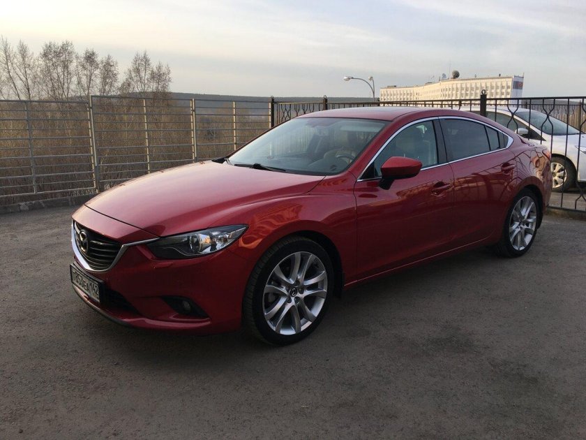 Бордовая Мазда 6 седан