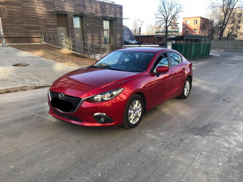 Мазда 3 красная 2017