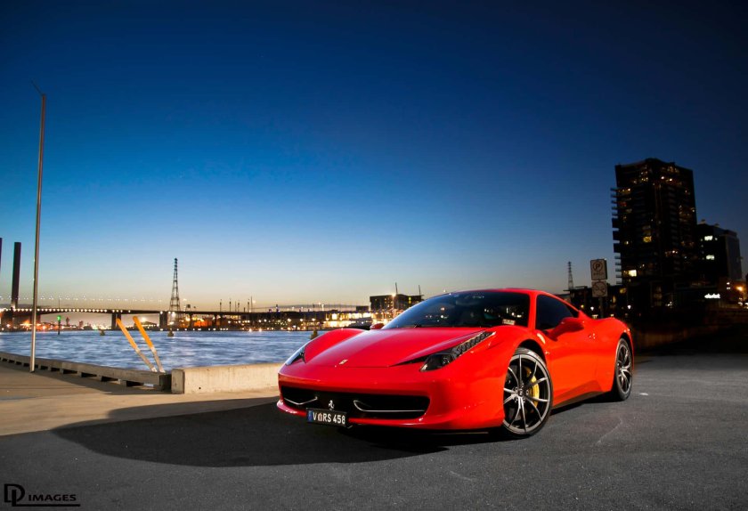Ferrari 458 Italia красная