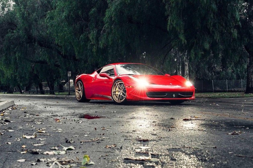 Ferrari 458 Italia красная
