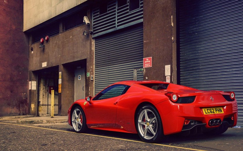 Ferrari 458 Italia красная