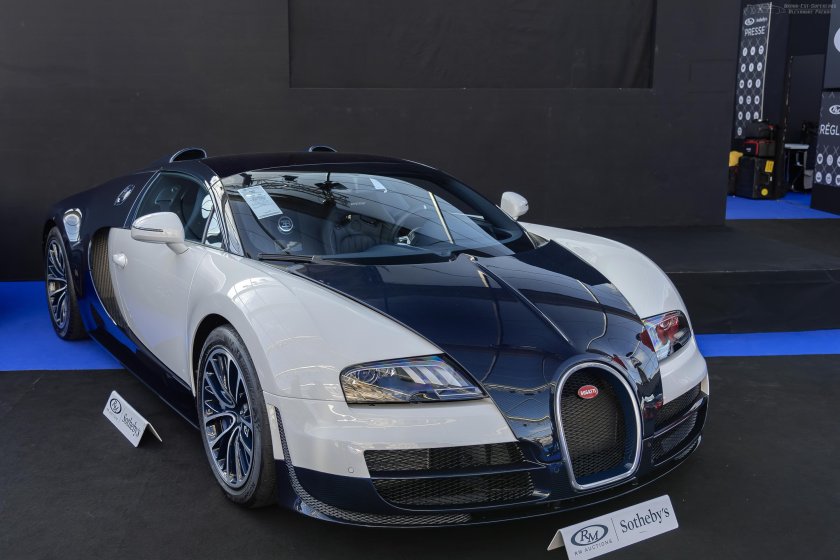 Автомобиль bugatti veyron