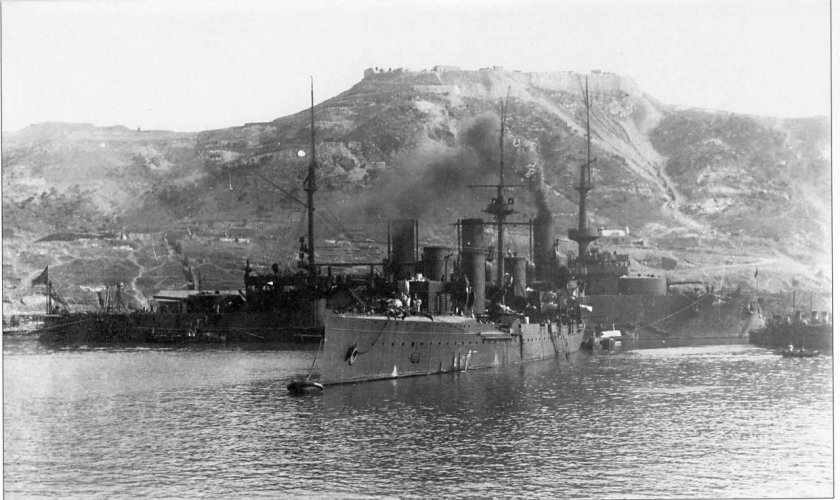 Крейсер Новик в порт Артуре