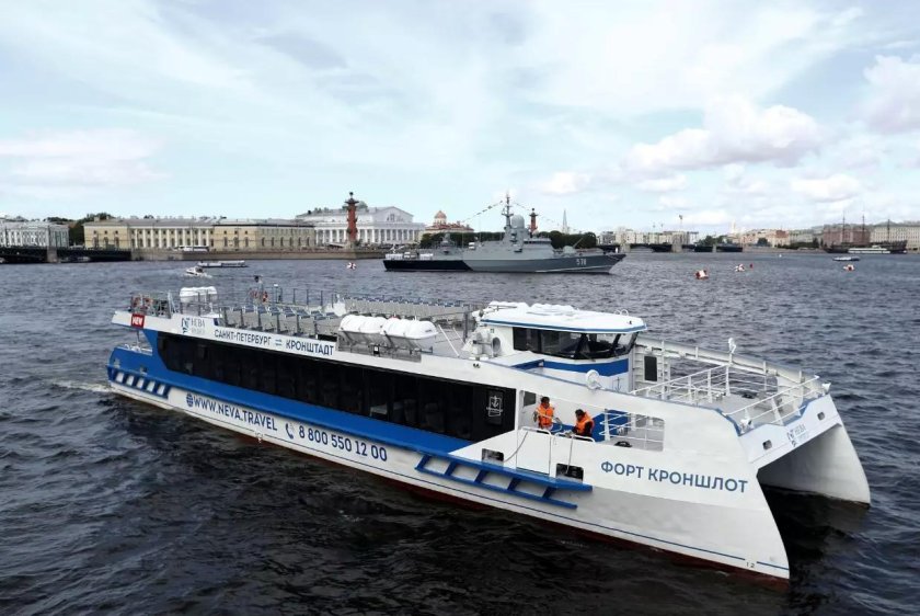 Катамаран Форт Кроншлот