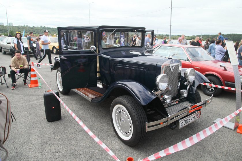 Выставка ретро автомобилей