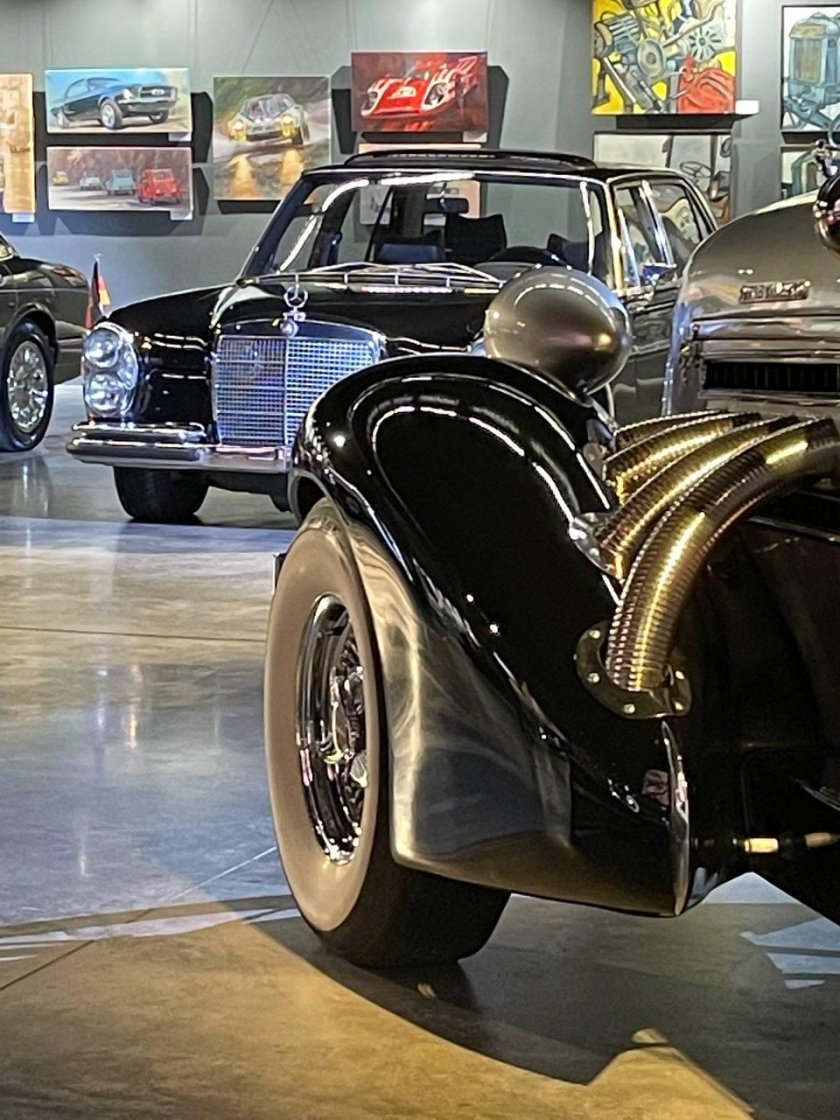 Выставка автомобилей