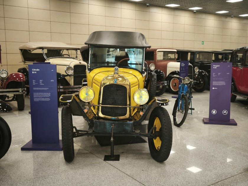 Старинные автомобили