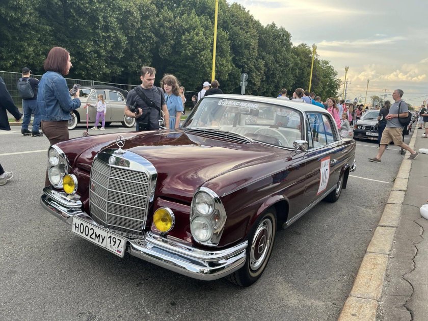 Выставка ретро автомобилей