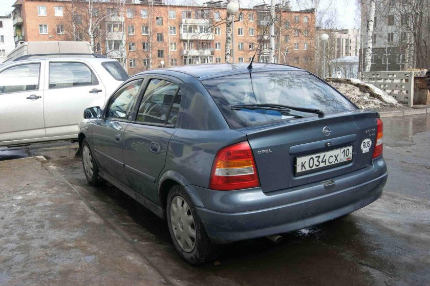 Опель Астра седан 2000