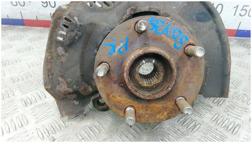 Передняя правая ступица Тойота Королла е150